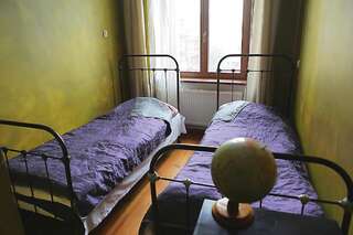 Хостелы Angel Hostel Торунь Небольшой двухместный номер с 2 отдельными кроватями-6